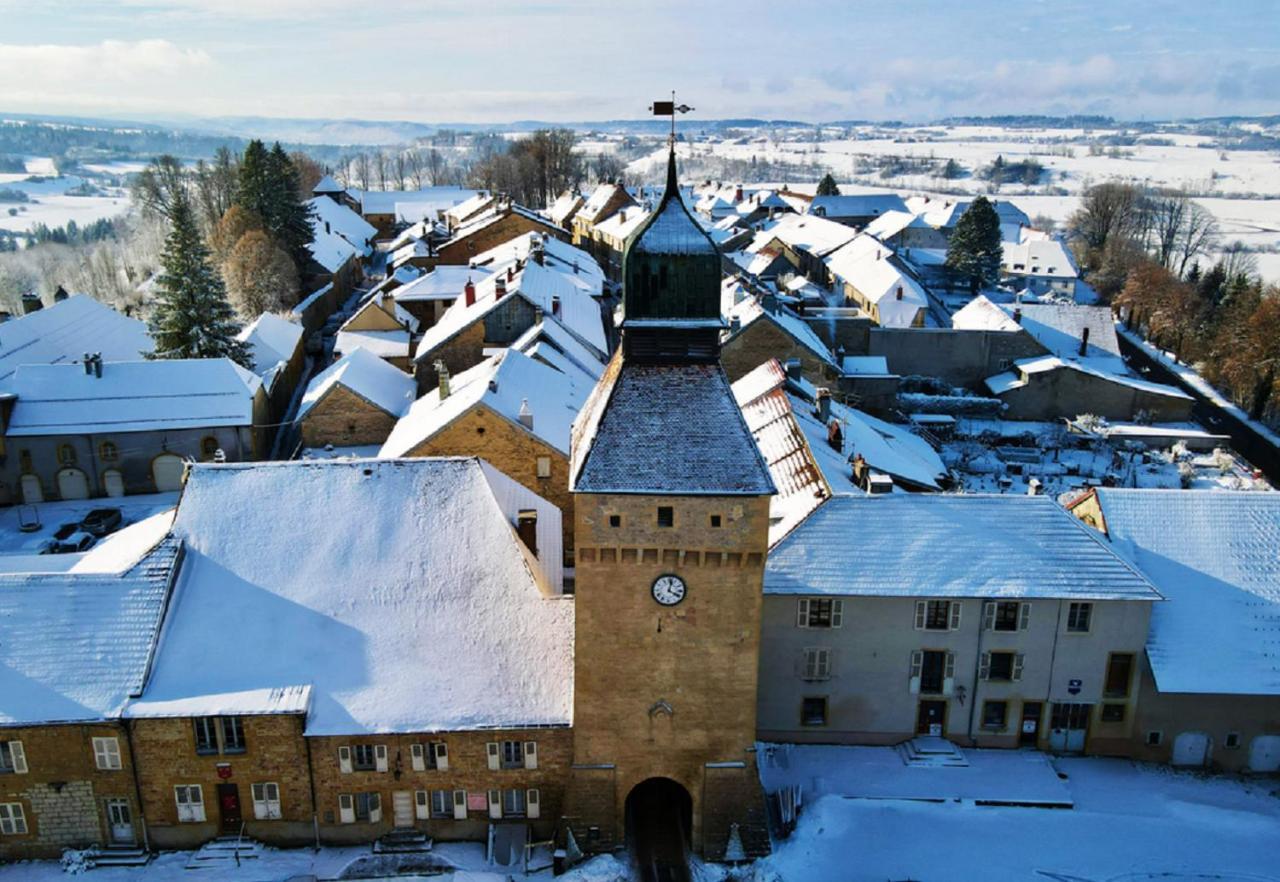 Hotel Les Remparts Nozeroy Экстерьер фото